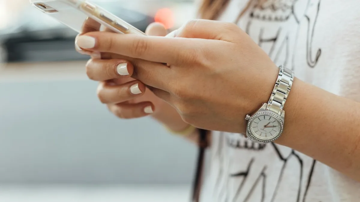 'Comment attirer une femme par sms : ce qu’il faut savoir'